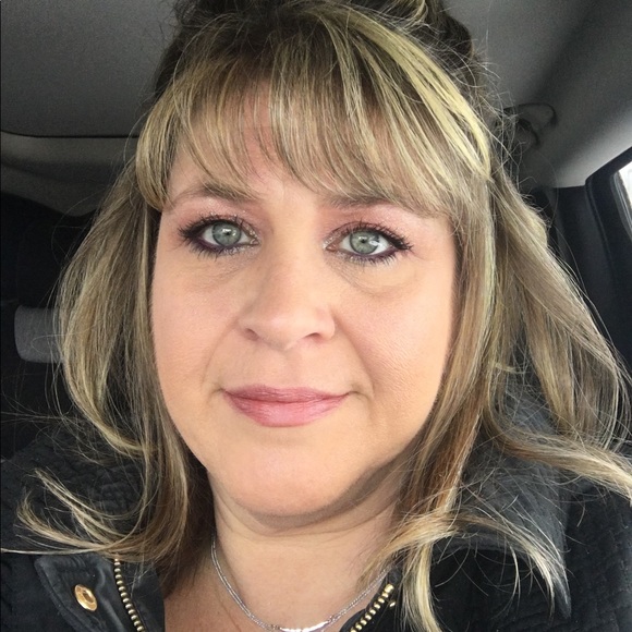 Meet your Posher, Melanie - Picture 1 of 1